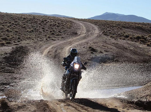 <p>Découverte des montagnes de l'Atlas lors d'un voyage à moto au Maroc.</p>